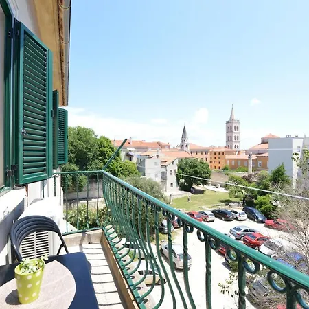 Junona - Poluotok Na Dlanu