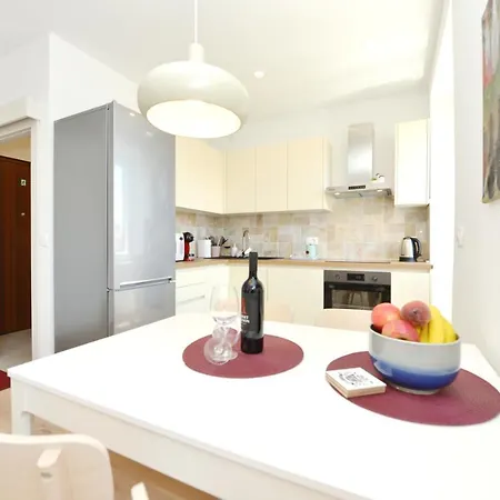 Junona - Poluotok Na Dlanu * Zadar