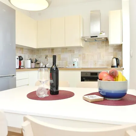 Junona - Poluotok Na Dlanu * Zadar