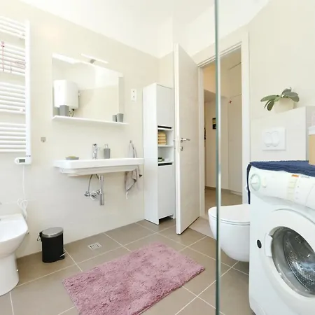 Junona - Poluotok Na Dlanu